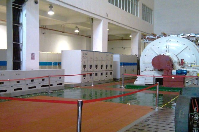 新型15相感應(yīng)電機(jī)試驗現(xiàn)場 新型15相感應(yīng)電機(jī)試驗現(xiàn)場