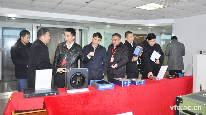 雙方參觀了解銀河電氣自主研發(fā)的各類(lèi)產(chǎn)品 雙方參觀了解銀河電氣自主研發(fā)的各類(lèi)產(chǎn)品