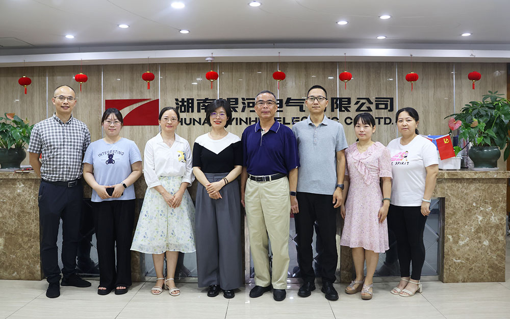 經(jīng)開區(qū)人才局領(lǐng)導蒞臨我司指導 經(jīng)開區(qū)人才局領(lǐng)導蒞臨我司指導